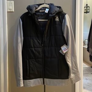 NWT REEBOK TRAINING JACKET SIZE MEN SMALL HOOD AND POCKETS